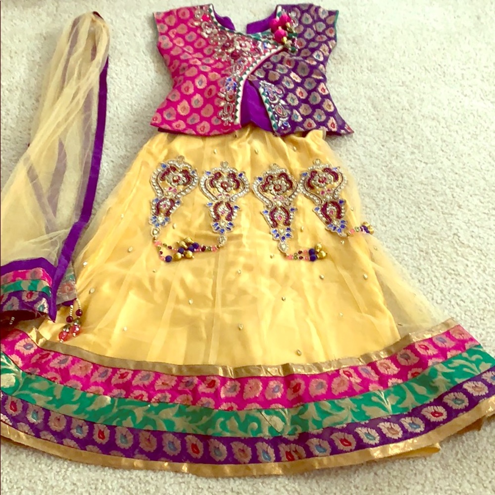 Indian Yellow purple lehnga choli dupatta girls 26